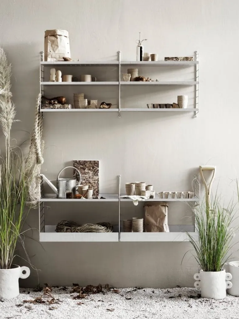 String Furniture String utomhushylla 58 x 30 cm, låg, galvaniserad