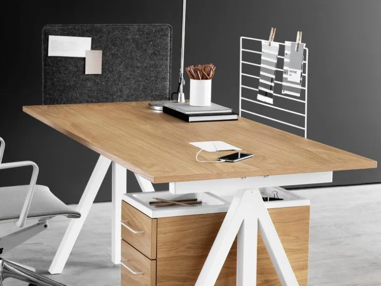 String Furniture String Works höj- och sänkbart skrivbord, 120 cm, ek