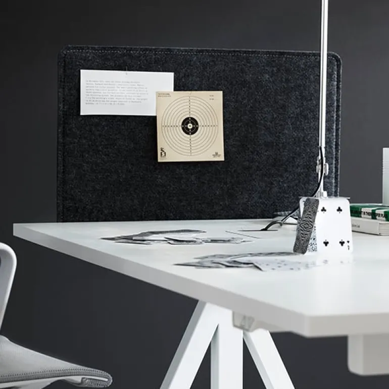 String Furniture String Works höj- och sänkbart skrivbord, 140 cm, vit