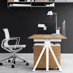 String Furniture String Works höj- och sänkbart skrivbord, 180 cm, ek