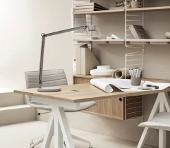 String Furniture String Works höj- och sänkbart skrivbord, 140 cm, ek