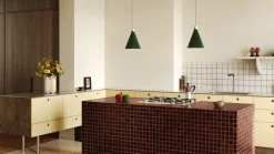 Tala Bower, pendellampa C220, med Sphere III-lampa, grön