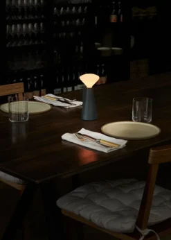 Tala Mantle bärbar lampa, granitsvart