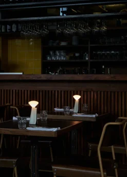 Tala Mantle bärbar lampa, stenvit