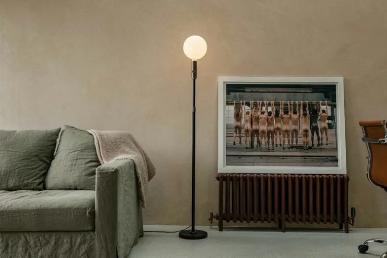 Tala Poise golvlampa, mässing