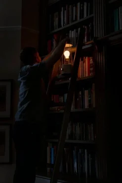 Tala The Muse bärbar lampa, candlenut white