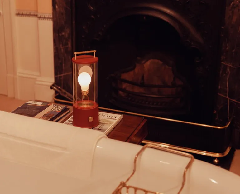 Tala The Muse bärbar lampa, Pomona Red