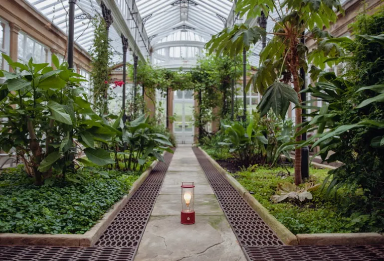 Tala The Muse bärbar lampa, Pomona Red