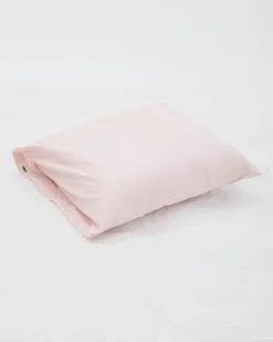 Tekla Dekorativt kuddfodral, 50 x 60 cm, kronbladsrosa