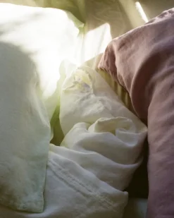 Tekla Dekorativt kuddfodral, 50 x 60 cm, kronbladsrosa