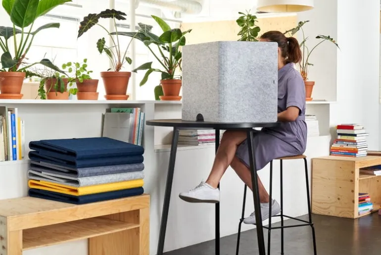 The Hide The Hide skärm för skrivbord 400, marinblå