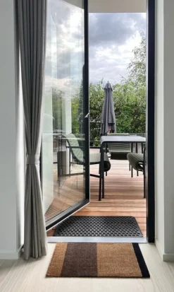 Tica Copenhagen Stripes Horizontal matta, 40 x 60 cm, konjak - mörkbrun - svart