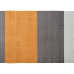 Tica Copenhagen Stripes horisontell golvmatta, 90 x 130 cm, grå - dämpad gul