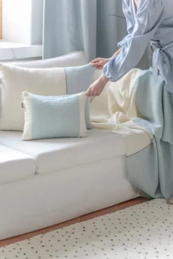 Tikau Block kudde, 45 x 60 cm, blå - svarta ränder