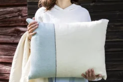 Tikau Block kudde, 45 x 60 cm, blå - svarta ränder