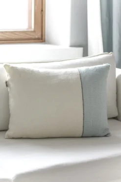 Tikau Block kudde, 45 x 60 cm, blå - svarta ränder