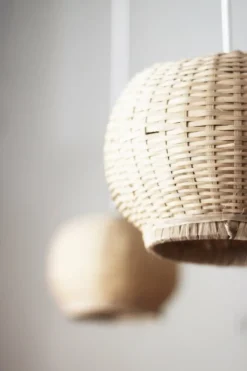 Tikau Sphere taklampa, bambu