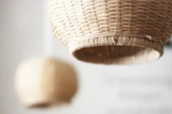 Tikau Sphere taklampa, bambu