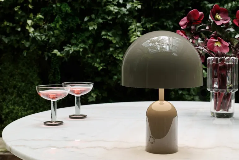 Tom Dixon Bell bärbar LED-bordslampa, taupe