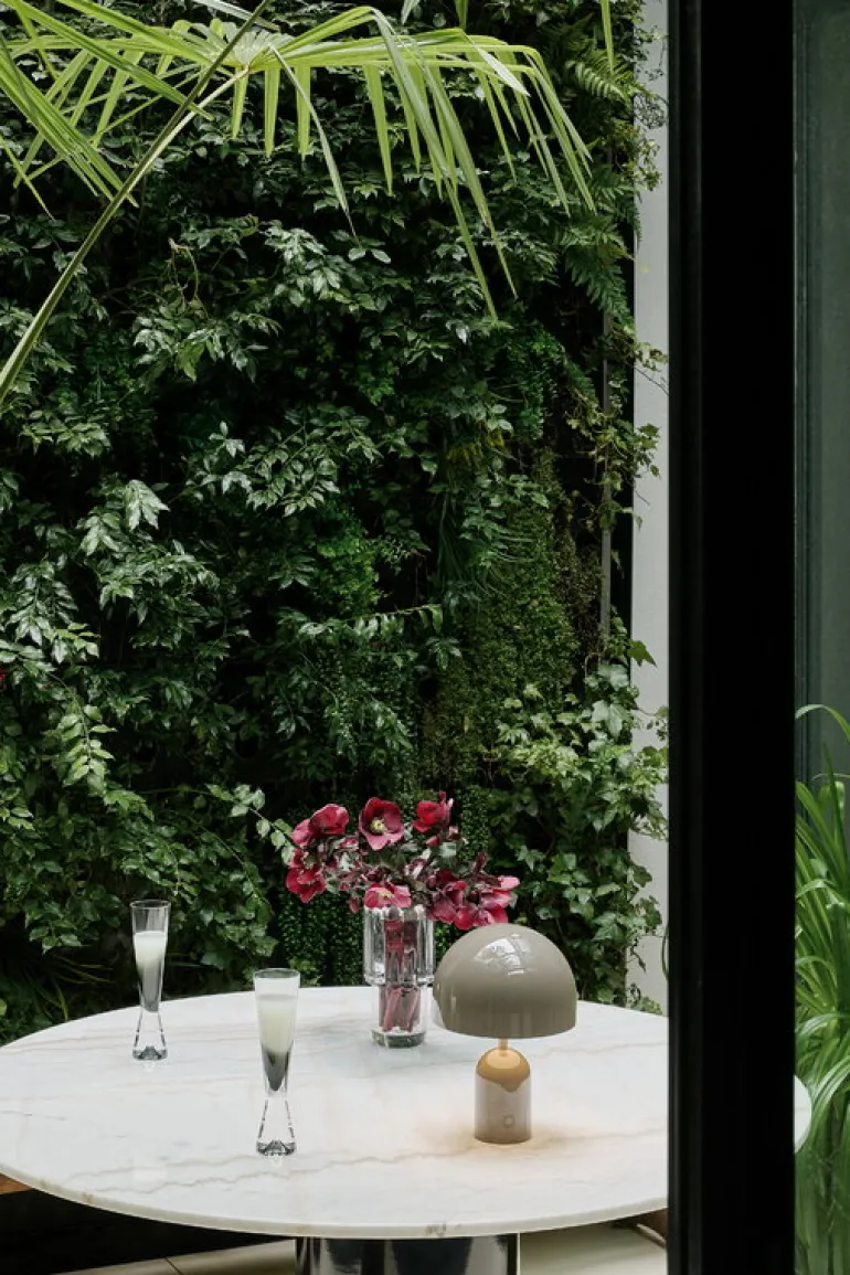 Tom Dixon Bell bärbar LED-bordslampa, taupe