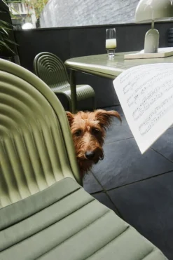 Tom Dixon Bell bärbar LED-bordslampa, grå