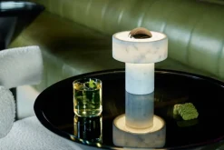 Tom Dixon Stone bärbar LED-bordslampa, vit marmor