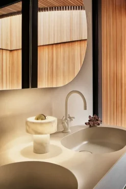 Tom Dixon Stone bärbar LED-bordslampa, vit marmor