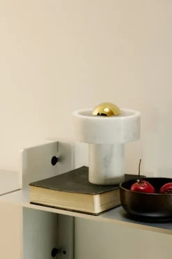 Tom Dixon Stone bärbar LED-bordslampa, vit marmor