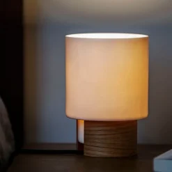 Tonfisk Design Ilta bordslampa 18 cm, vit - valnöt