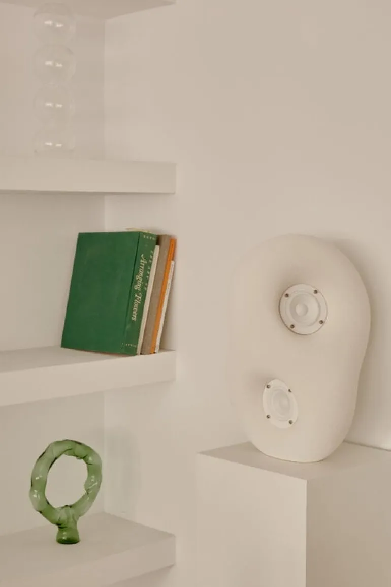 Transparent Acoustic Sculpture, vit