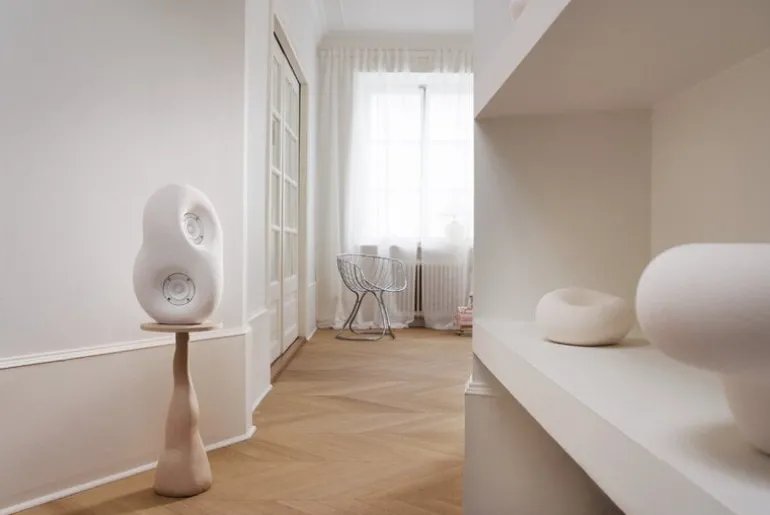 Transparent Acoustic Sculpture, vit