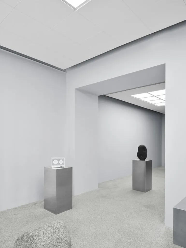 Transparent Acoustic Sculpture, svart