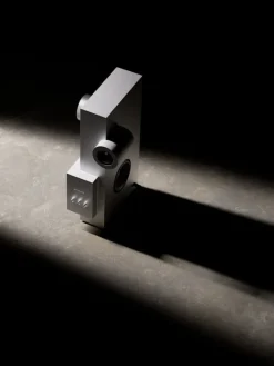 Transparent Brutalist Sculpture högtalare, metall