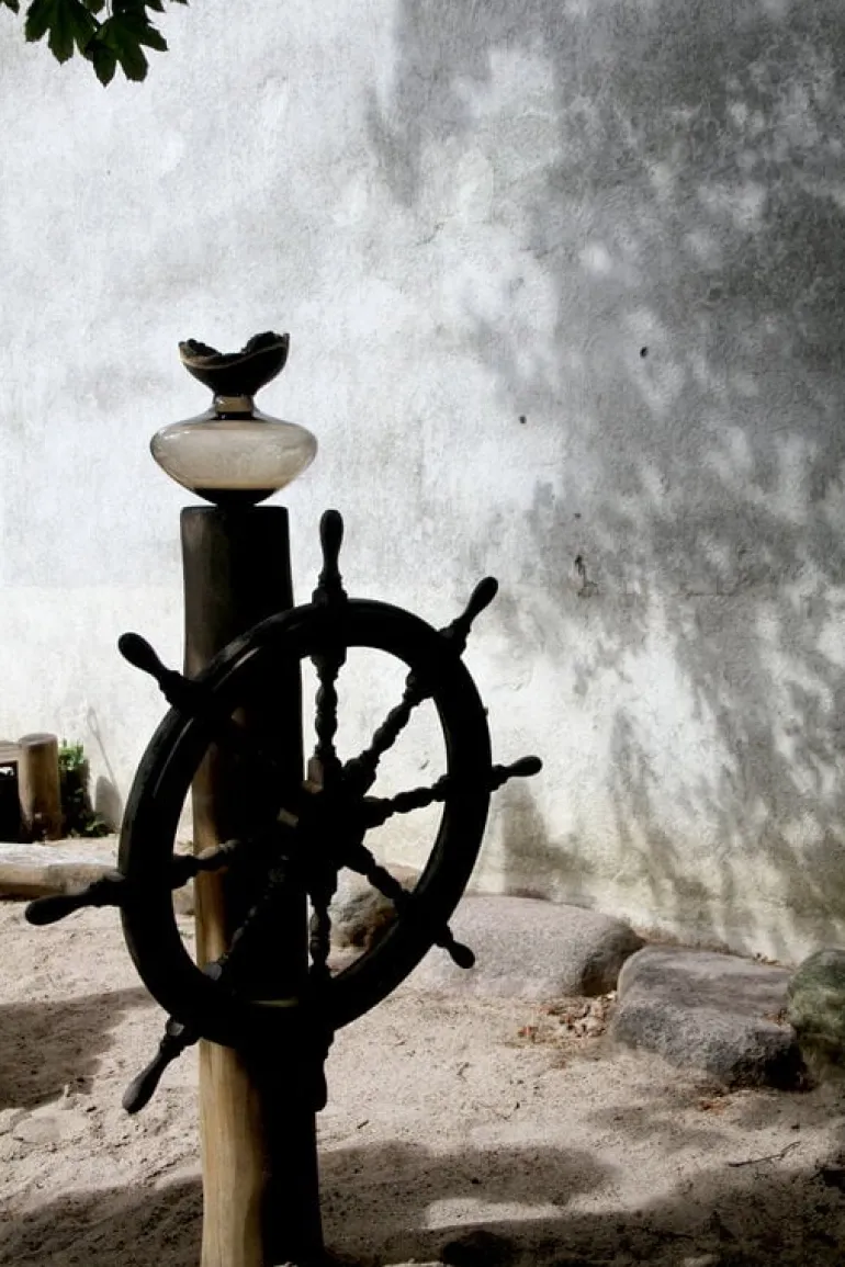 Utopia & Utility Bloom stapelbar behållare, 26 x 26 cm, rök