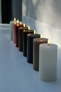 Uyuni Lighting LED blockljus, 7,8 x 15 cm, rustik textur, tallgrön