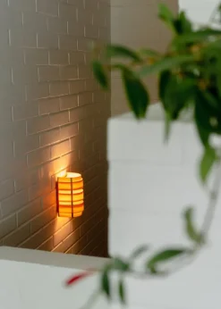 Vaarnii 1004 Hans vägglampa, furu