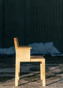 Vaarnii 016 Maasto matstol med armstöd, furu