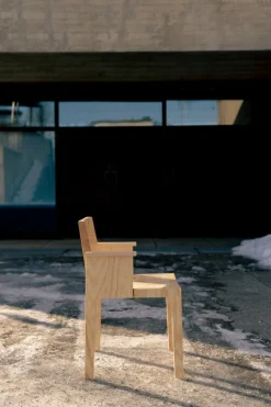 Vaarnii 016 Maasto matstol med armstöd, furu