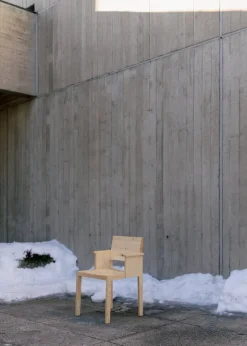 Vaarnii 016 Maasto matstol med armstöd, furu