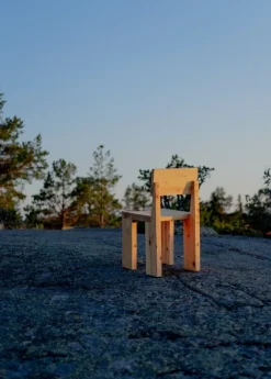 Vaarnii 001 matstol, furu