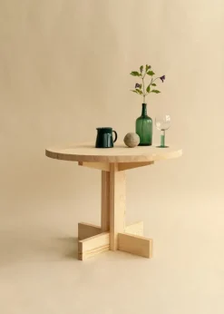 Vaarnii 002 runt matbord, furu