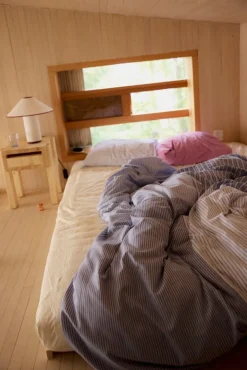 Vaarnii Stilts 004 sidobord, furu