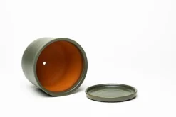 Vaidava Ceramics Moss blomkruka med fat, S, mossgrön