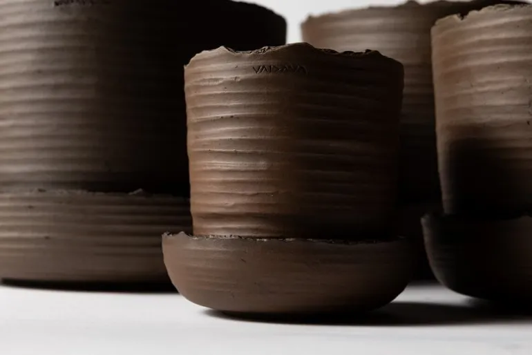 Vaidava Ceramics Soil kruka med fat; S, brun