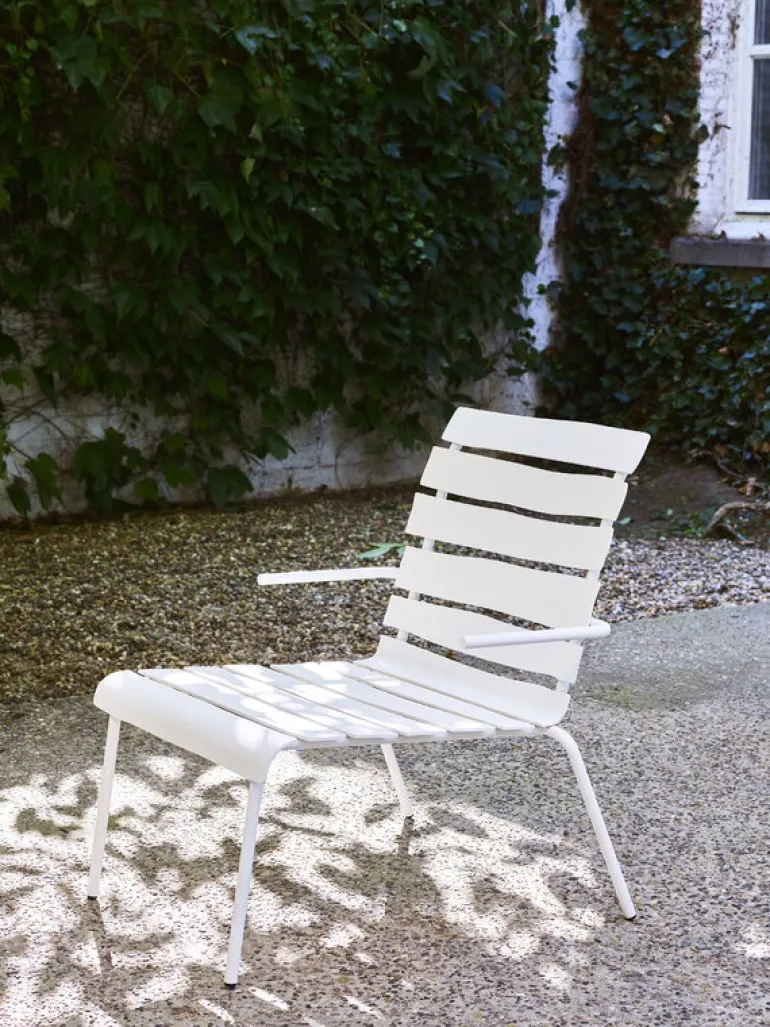 valerie_objects Aligned lounge stol, off-white