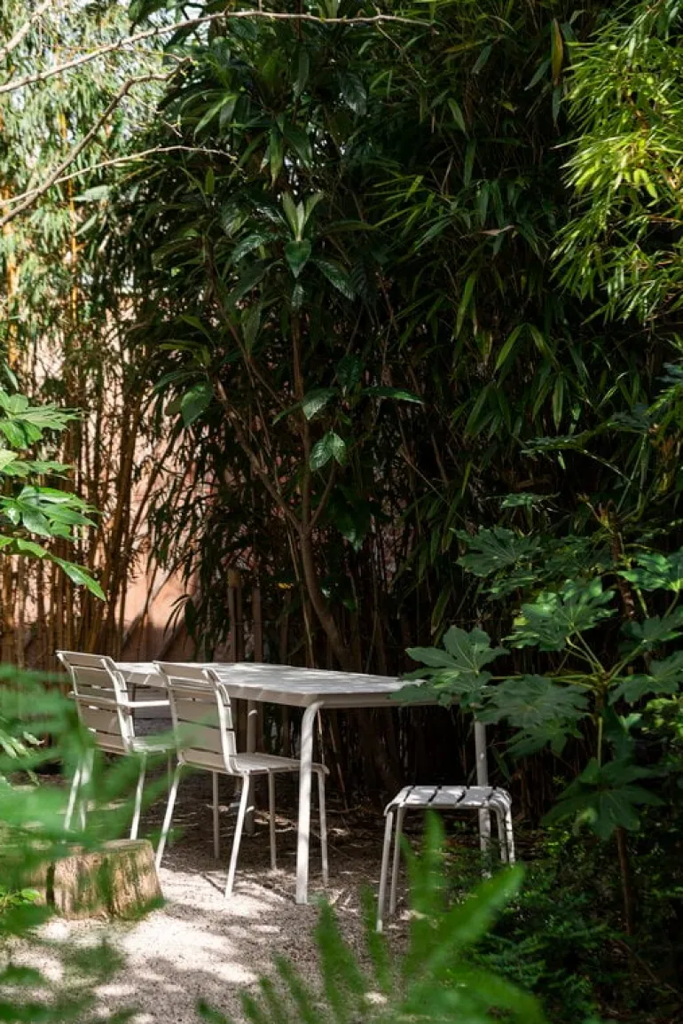 valerie_objects Aligned sidobord/pall, off-white