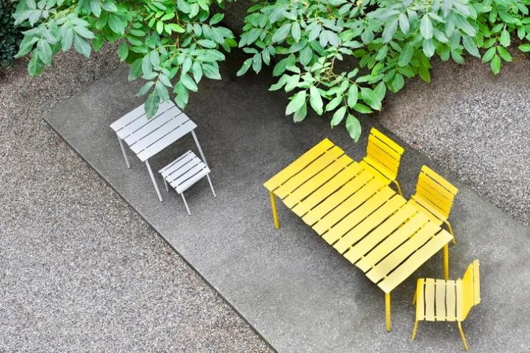 valerie_objects Aligned sidobord/pall, off-white