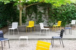 valerie_objects Aligned stol med armstöd, off-white