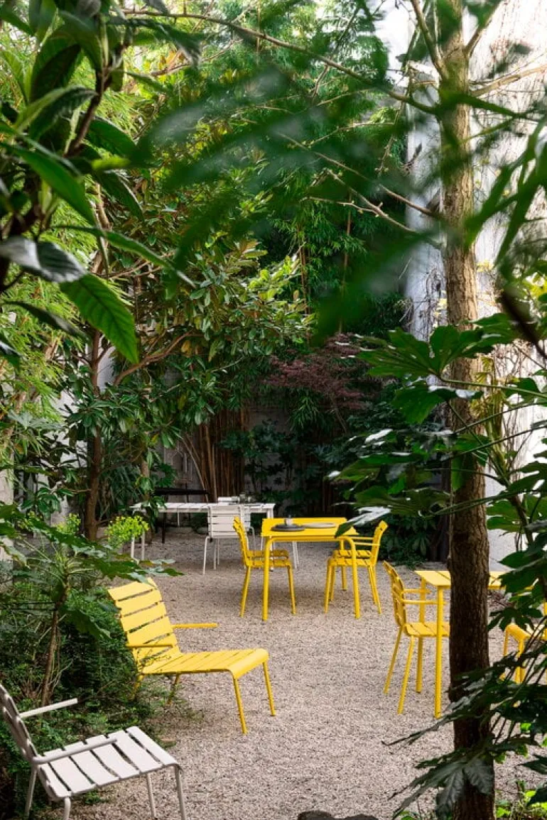 valerie_objects Aligned stol, off-white