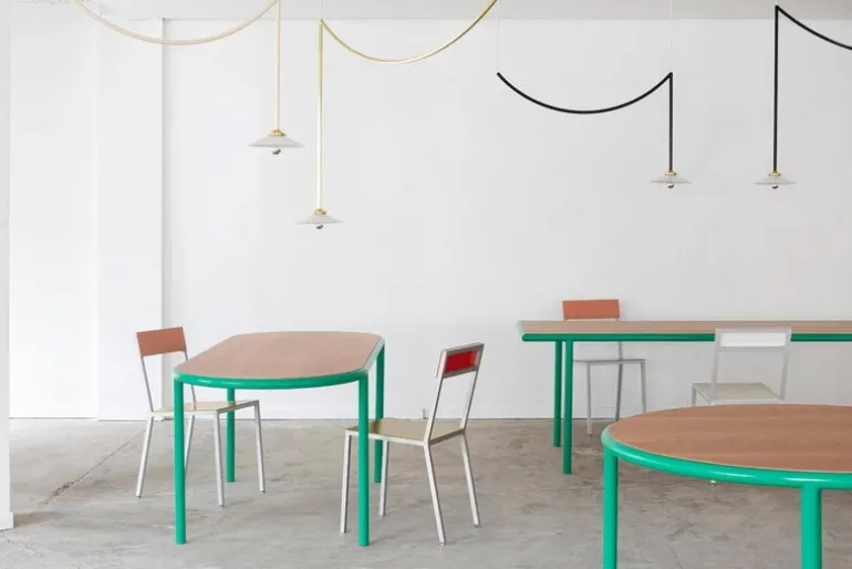 valerie_objects Alu stol, bordeaux - rosa